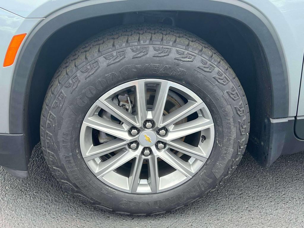 Used 2023 Chevrolet Traverse LT AWD/4WD image 7