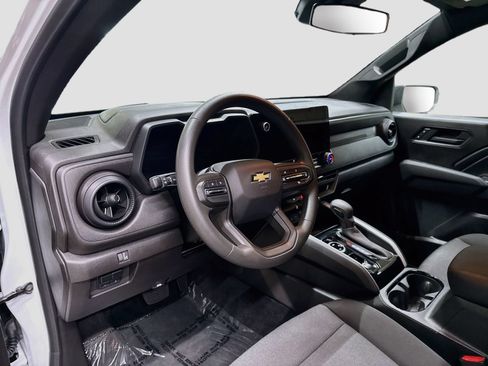 Used 2025 Chevrolet Colorado W/T w/ Advanced Trailering Package AWD/4WD image 10