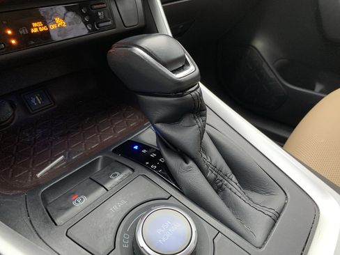 Used 2023 Toyota RAV4 Limited image 26