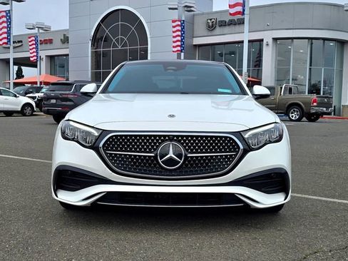 Used 2025 Mercedes-Benz E 350 4MATIC Sedan image 2