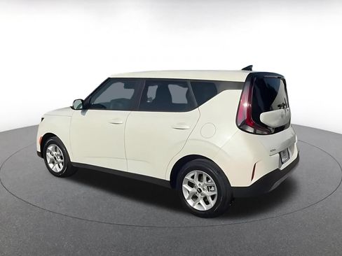 Used 2025 Kia Soul LX w/ LX Technology Package FWD image 9