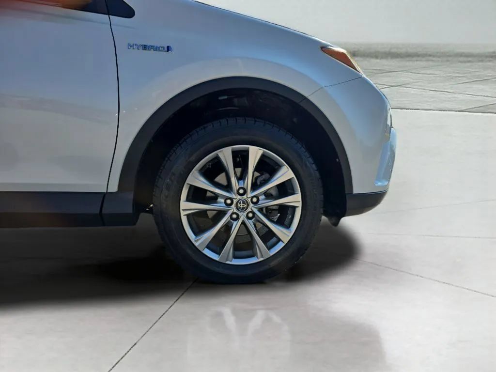 Used 2018 Toyota RAV4 Limited AWD/4WD image 31