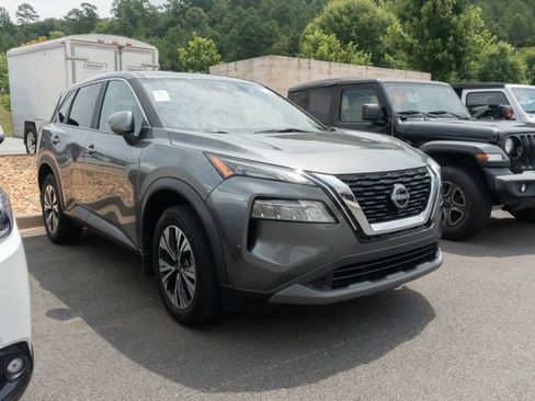 Used 2023 Nissan Rogue SV FWD image 3