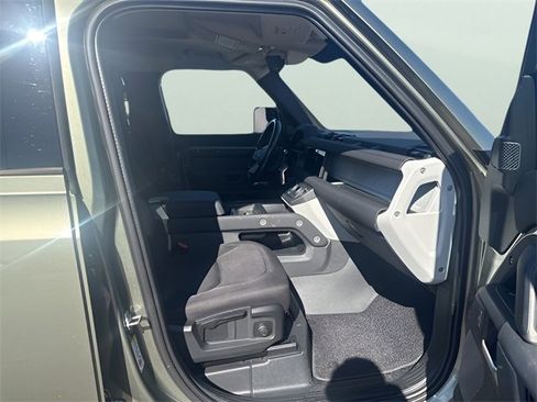 Used 2022 Land Rover Defender 110 image 10