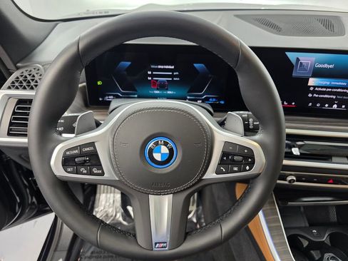 Used 2025 BMW X5 xDrive50e w/ M Sport Package image 18