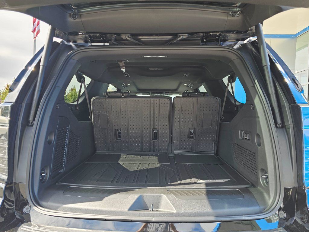 New 2026 Chevrolet Suburban LT w/ Comfort Package AWD/4WD image 19