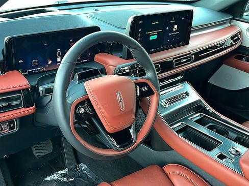 New 2025 Lincoln Aviator Reserve w/ Luxury Package image 9