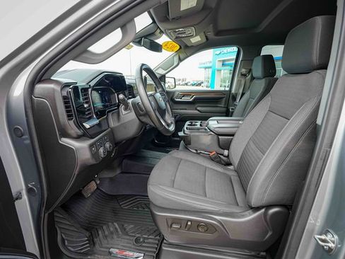Used 2024 Chevrolet Silverado 1500 LT AWD/4WD image 16