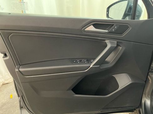 Used 2020 Volkswagen Tiguan S image 9