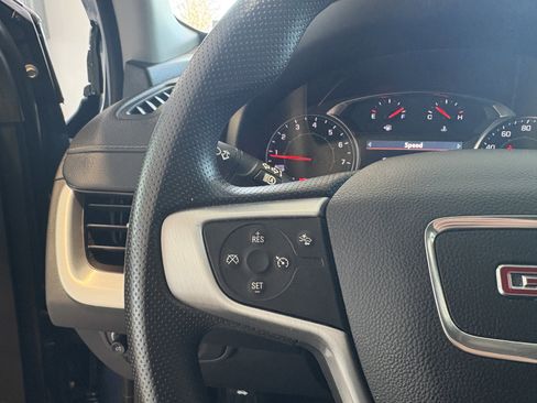 Used 2024 GMC Terrain SLE w/ Driver Convenience Package image 10