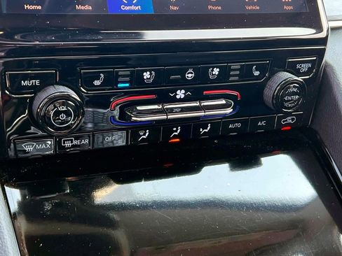 Used 2023 Jeep Grand Cherokee 4WD 4xe w/ Luxury Tech Group II image 30