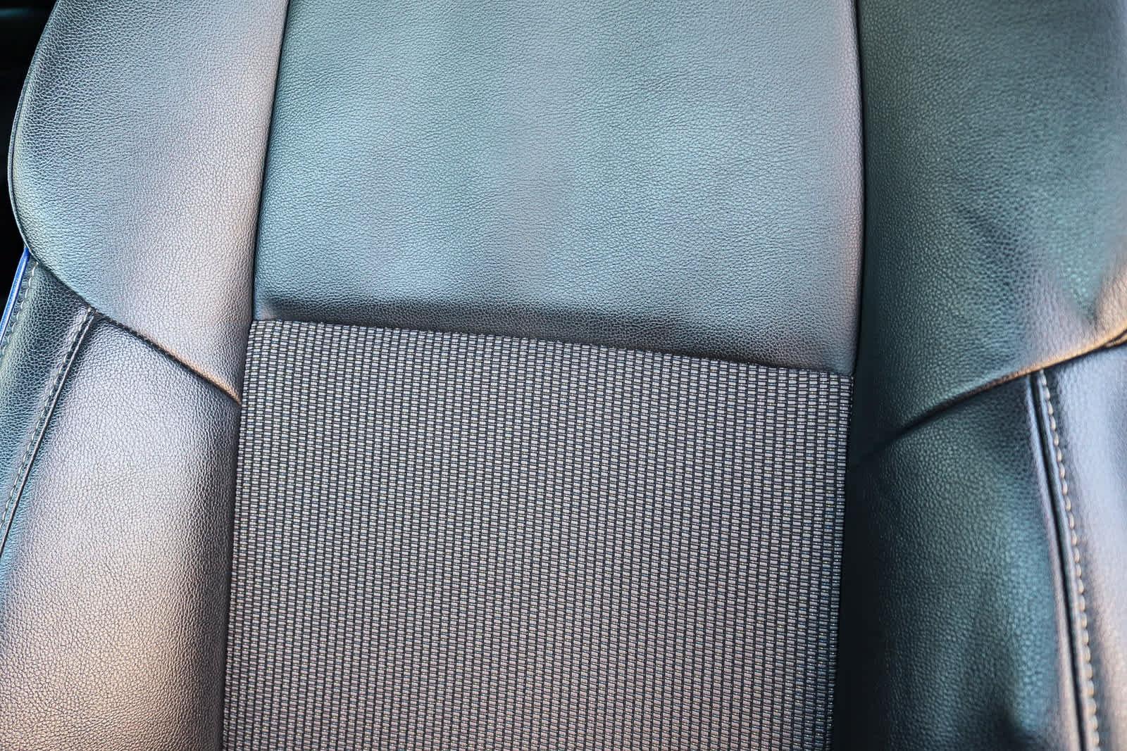 Used 2019 Toyota Corolla SE w/ Carpet Mat Package (TMS) FWD image 19