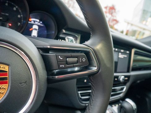 Used 2022 Porsche Macan image 31