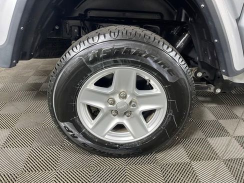 Used 2022 Jeep Gladiator Sport AWD/4WD image 9