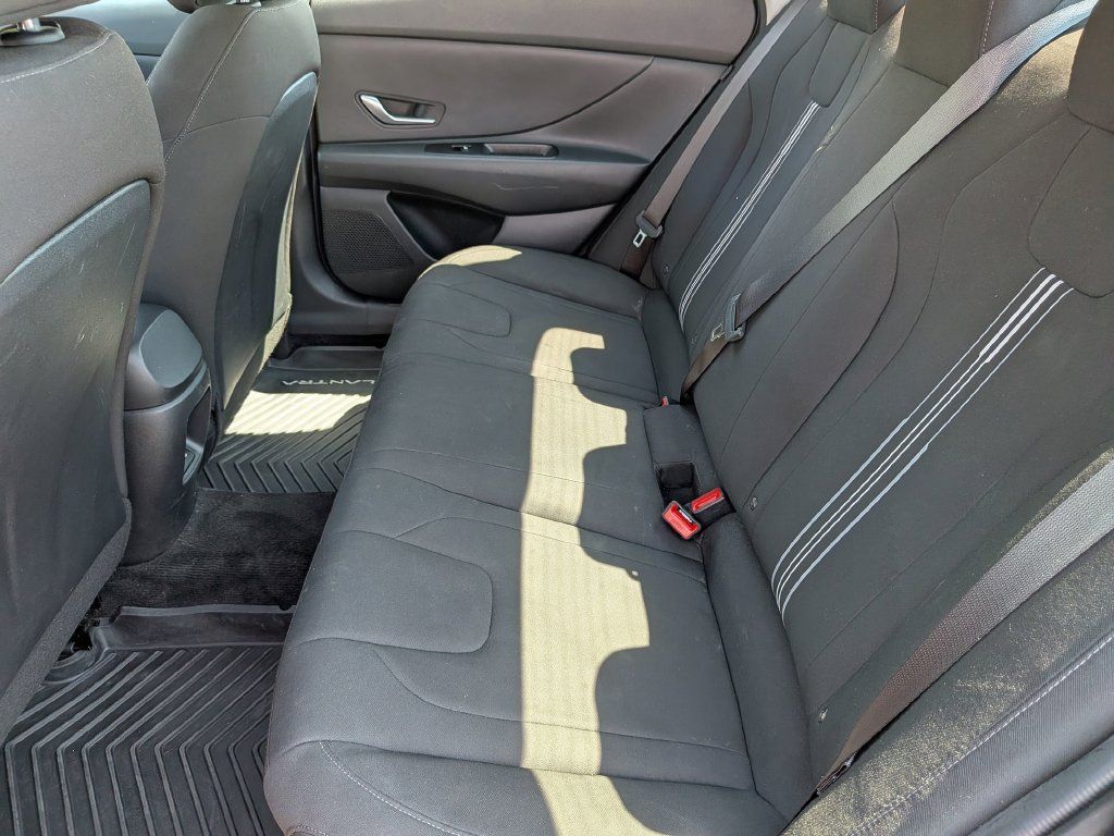 Used 2024 Hyundai Elantra SEL FWD image 31