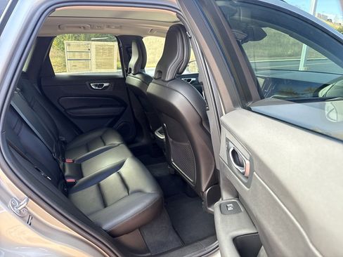 Used 2025 Volvo XC60 B5 Core image 22