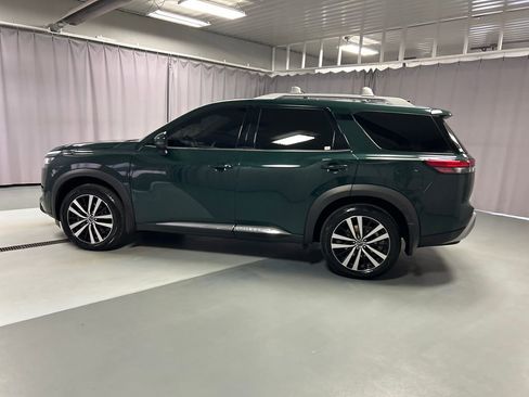 Used 2024 Nissan Pathfinder Platinum w/ Cargo Package image 4