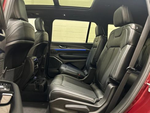Used 2023 Jeep Grand Cherokee L Overland AWD/4WD image 8