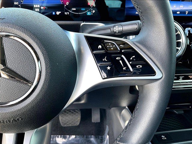 Used 2026 Mercedes-Benz GLB 250 4MATIC image 21