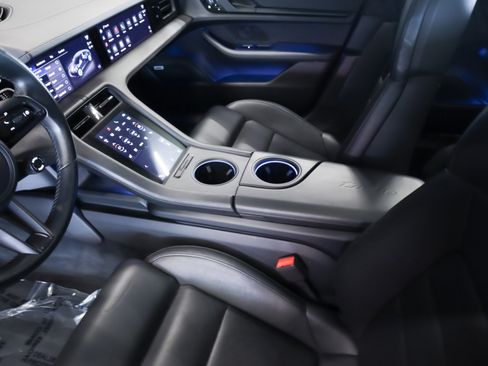 Used 2021 Porsche Taycan Turbo image 21