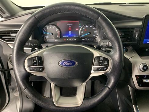 Used 2021 Ford Explorer XLT w/ Equipment Group 202A AWD/4WD image 22