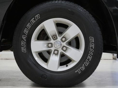 Used 2018 RAM 1500 Express AWD/4WD image 8
