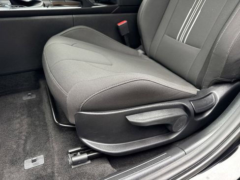 Certified 2025 Hyundai Elantra Sport image 12