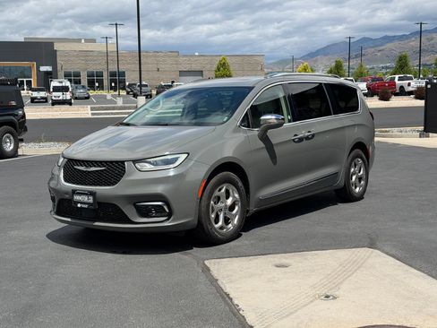 Used 2021 Chrysler Pacifica Limited w/ Premium & Safety Sphere Group AWD/4WD image 6