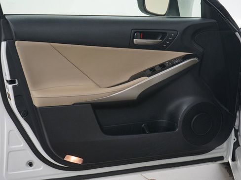 Used 2018 Lexus IS 300 300 w/ Comfort Package image 18