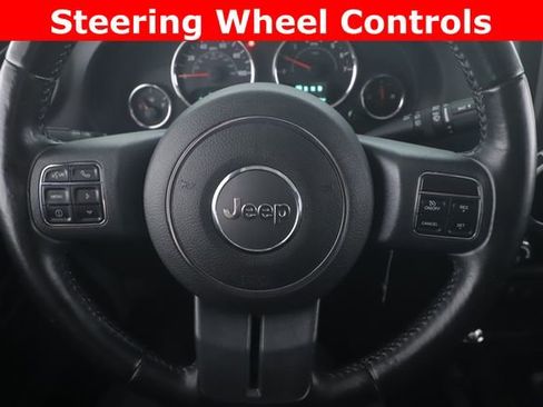 Used 2018 Jeep Wrangler Unlimited Sahara w/ Connectivity Group AWD/4WD image 3