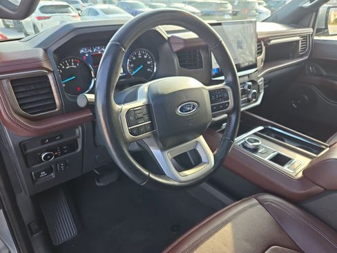 Used 2024 Ford Expedition Limited image 12