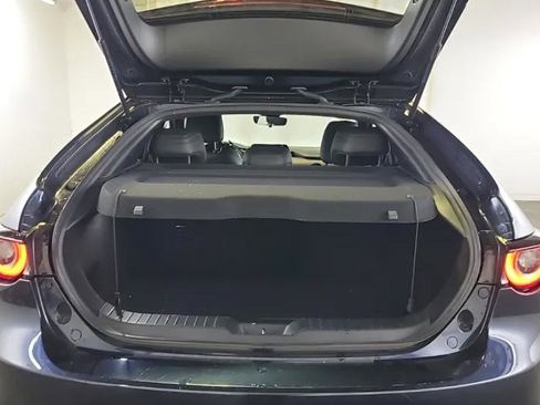 Used 2022 MAZDA MAZDA3 s image 11