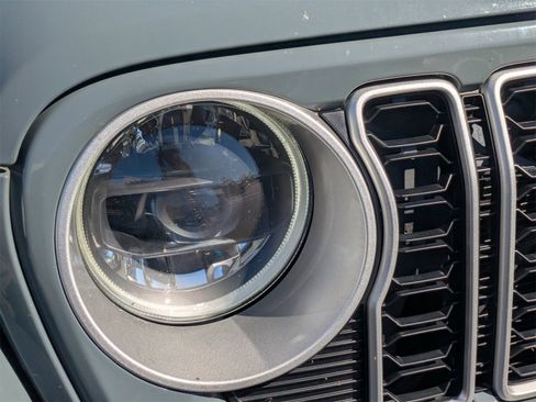 Used 2024 Jeep Wrangler Unlimited Sahara w/ Technology Group image 10