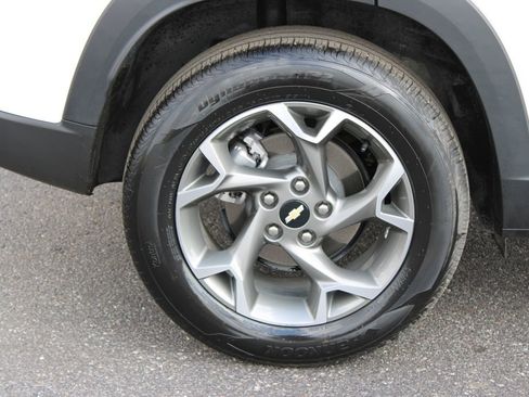 Used 2025 Chevrolet Trax LT image 13