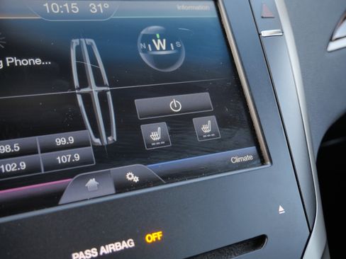 Used 2014 Lincoln MKZ image 28