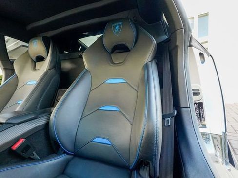 Used 2020 Lamborghini Huracan EVO image 61