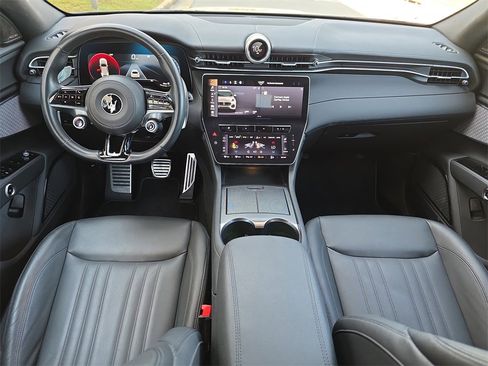 Used 2023 Maserati Grecale GT image 15