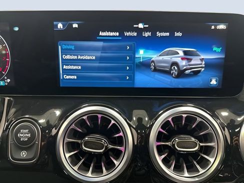 Used 2025 Mercedes-Benz GLA 250 4MATIC image 25