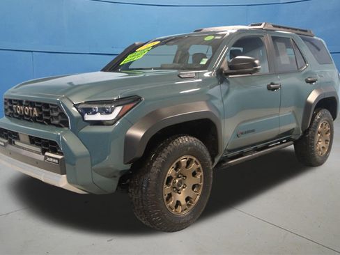 Used 2025 Toyota 4Runner Trailhunter image 34
