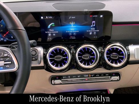 Used 2022 Mercedes-Benz GLB 250 4MATIC image 9