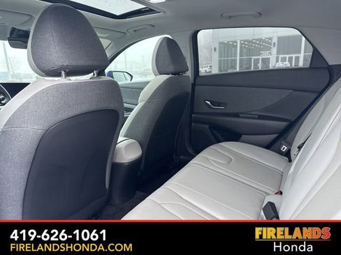 Used 2023 Hyundai Elantra Limited image 35