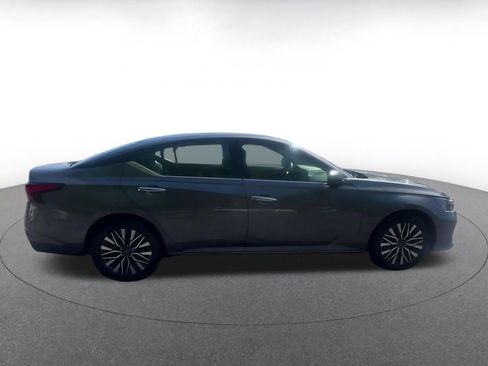 Used 2025 Nissan Altima 2.5 SV FWD image 16