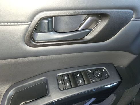 Certified 2025 Nissan Pathfinder SV image 29