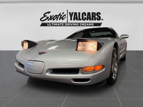 Used 2000 Chevrolet Corvette Convertible w/ Memory Pkg RWD image 9