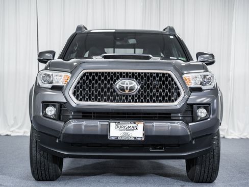 Used 2019 Toyota Tacoma TRD Sport image 2