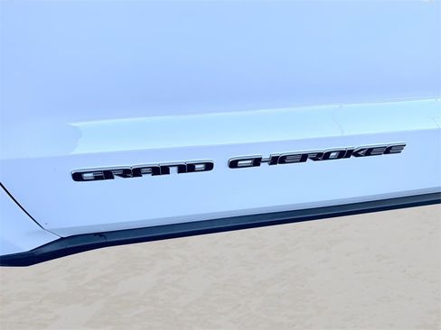 Used 2020 Jeep Grand Cherokee Limited w/ Luxury Group II image 10