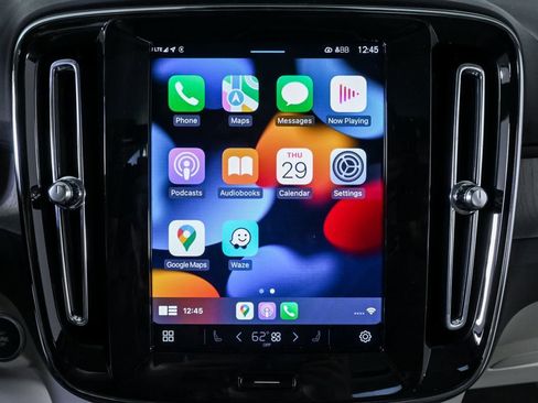 Certified 2025 Volvo XC40 B5 Plus image 18