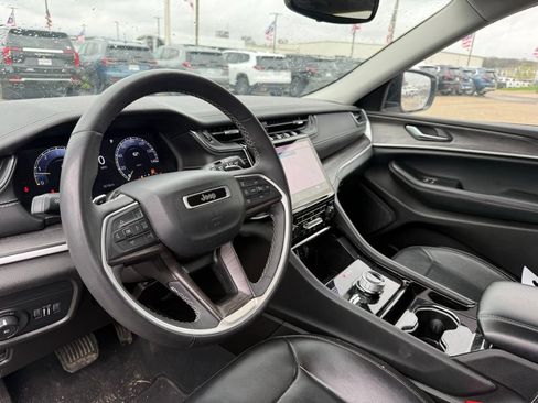 Used 2023 Jeep Grand Cherokee Limited AWD/4WD image 27