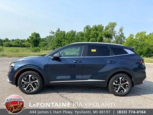 Used 2023 Kia Sportage EX AWD/4WD image 2