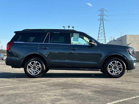 Certified 2025 Ford Expedition Active image 3